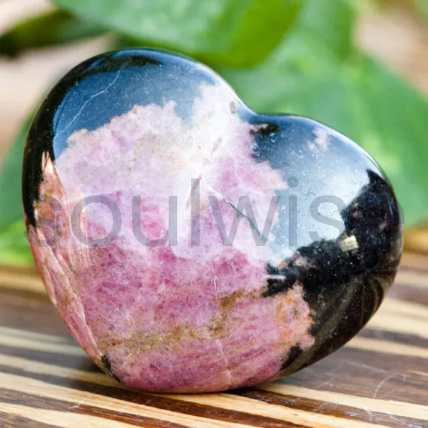 Rhodonite_Heart_Stone_Polished_Natural_Crystal_For_Meditation_Emotional_Balance_Love_Energy_Spiritual_Home_Decor_Gift