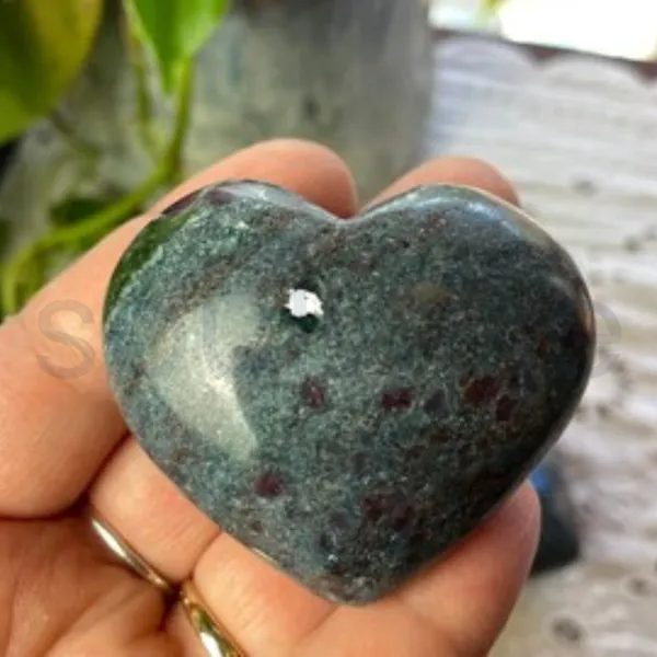 Ruby_Kynite_Crystal_High_Vibrational_Healing_Gemstone