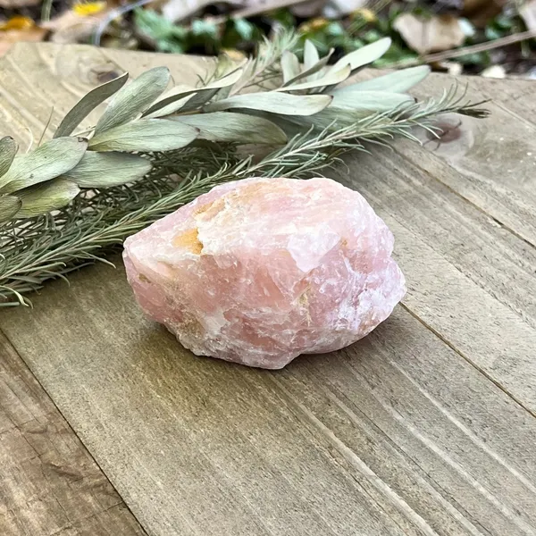 Soulwise_Rose_Quartz_Natural_Crystal_Healing_Rough_Raw_Stone_Reiki_Stones_Healing_Aura_Cleaning_Enhance_Positive_Energy_50G