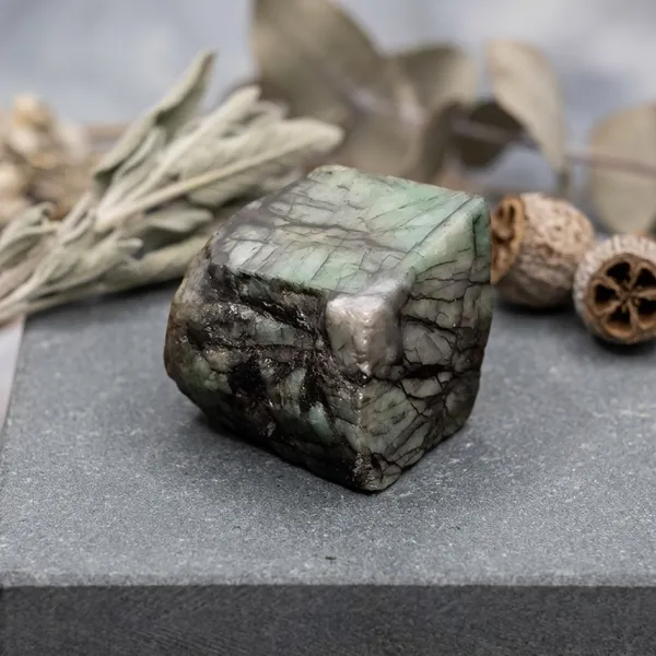 Emerald_Raw_Natural_Stone_Unpolished_Precious_Crystal_For_Love_Abundance_Wisdom_Heart_Chakra_Healing_Stone_50G_50G