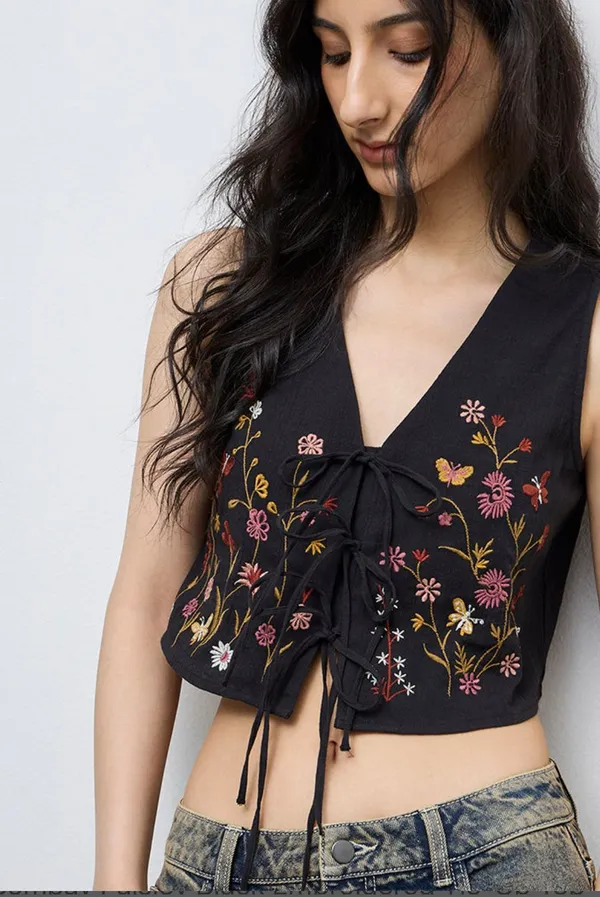 Black_women's_top