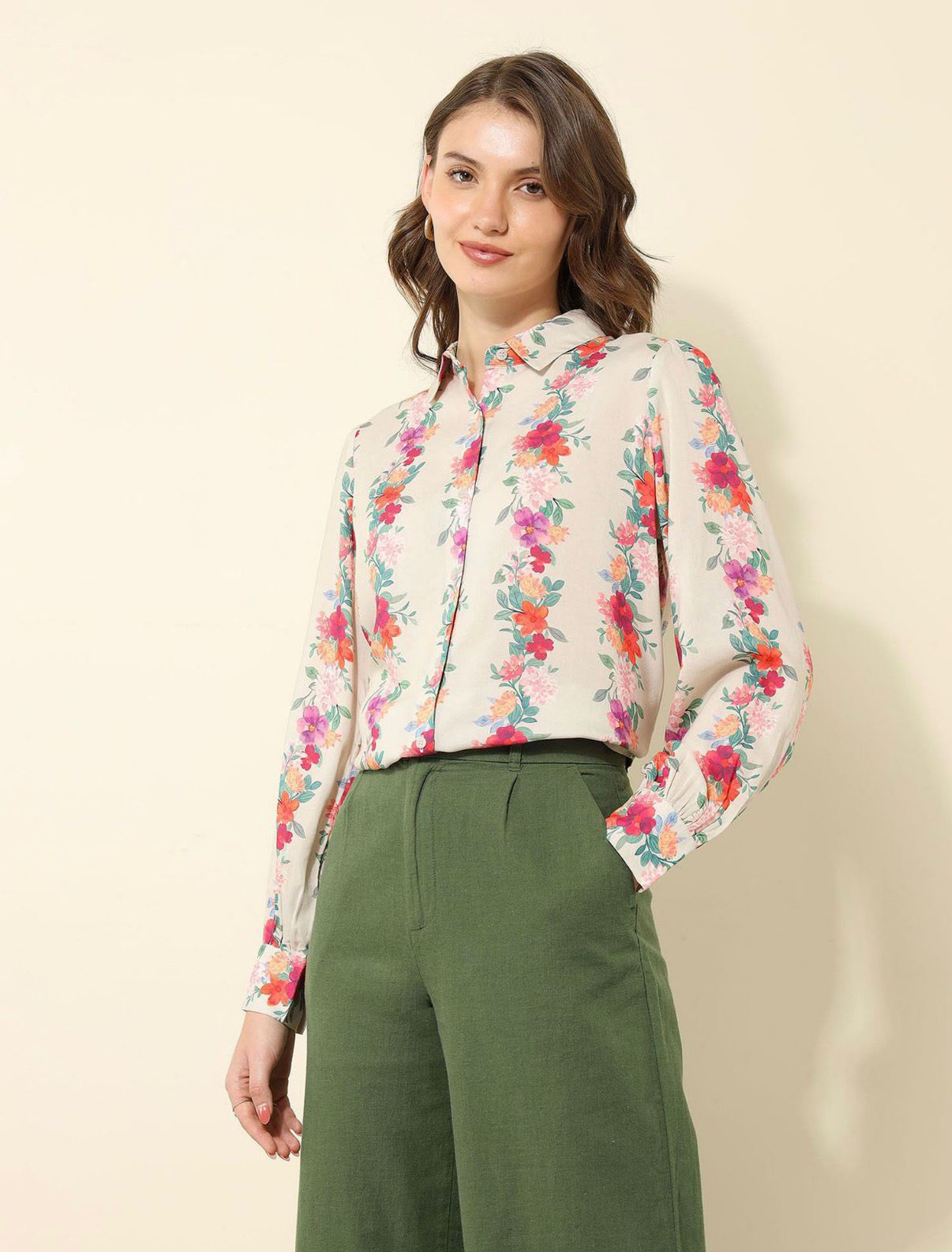 Off-white_printed_short_women’s