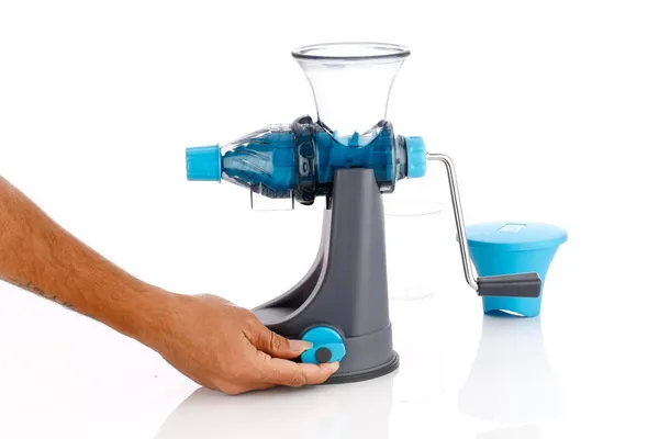 Blue_Plastic_Manual_Hand_Juicer_For_Fruits_And_Vegetables