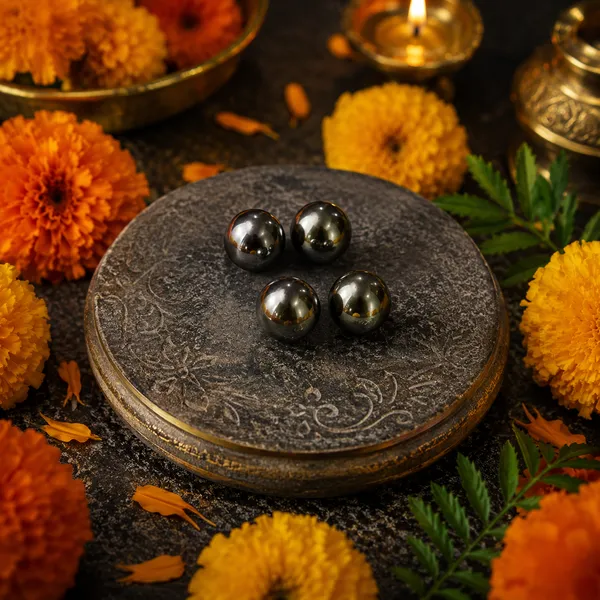 SET_OF_4_IRON_BALLS
