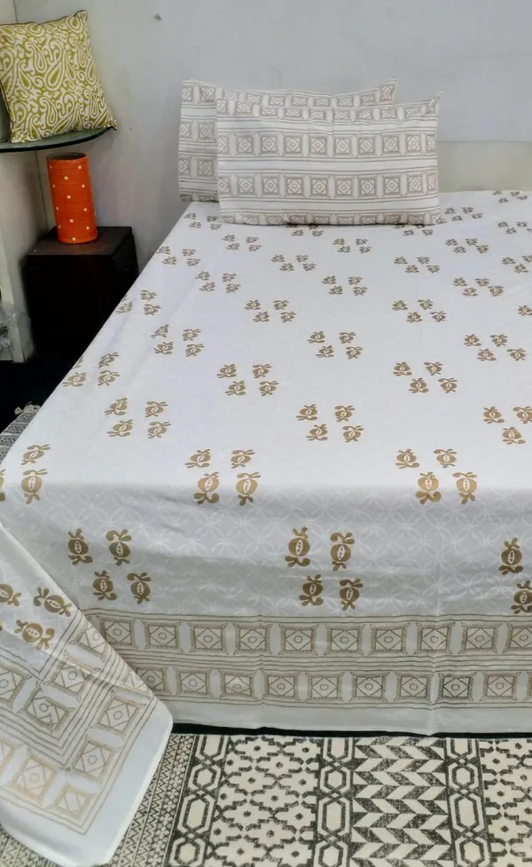 White_Handloom_Textured_Cotton_Double_Bedsheet_With_Pillow_Covers_For_Bedroom__TC_400