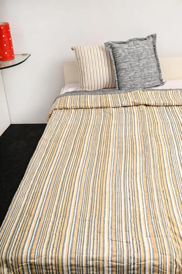 Yellow_And_Grey_Cotton_Soft,_Fluffy_And_Super_Comfortable_Double_Bed_Quilt_For_Bedroom__TC_400