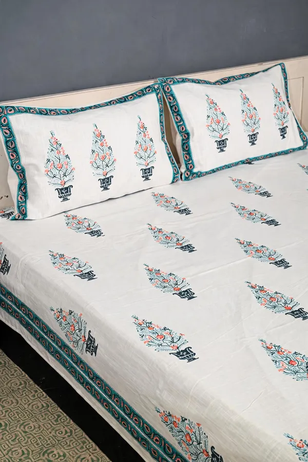 Multicolor_Handloom_Textured_Cotton_Double_Bedsheet_With_Pillow_Covers_For_Bedroom__TC_400