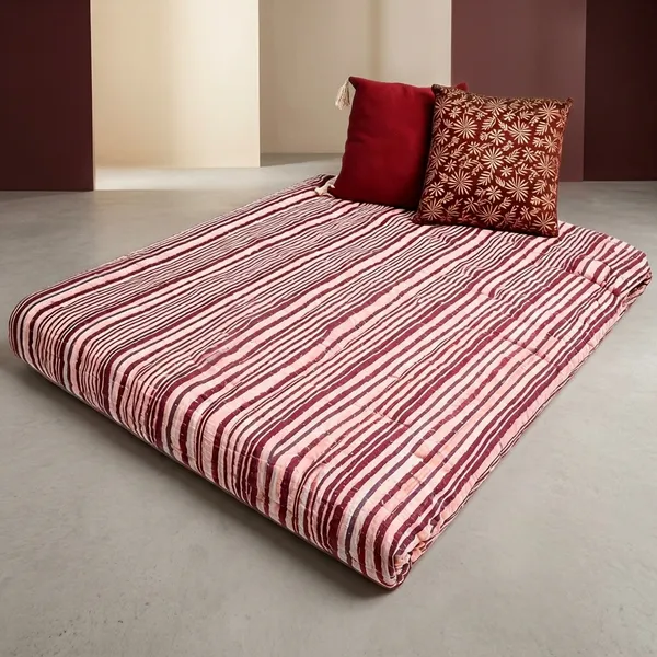Red_And_White_Cotton_Soft,_Fluffy_And_Super_Comfortable_Double_Bed_Quilt_For_Bedroom__TC_400
