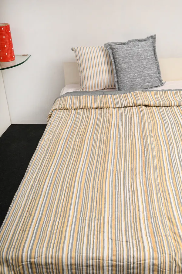Yellow_And_Grey_Cotton_Soft,_Fluffy_And_Super_Comfortable_Double_Bed_Quilt_For_Bedroom__TC_400