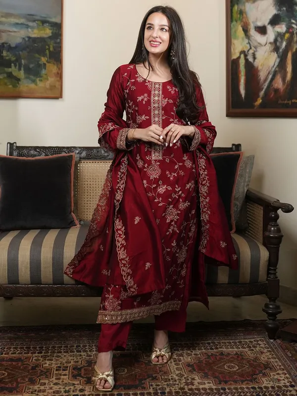 Maroon_Cotton_Embroidered_Kurta_Set_For_Women