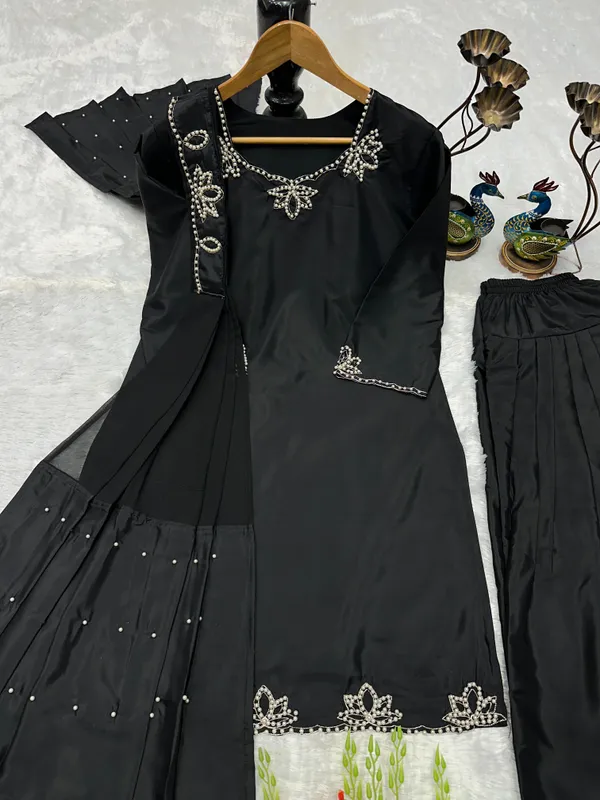 BLACK_COLOUR_DESIGNER_PARTY_WEAR