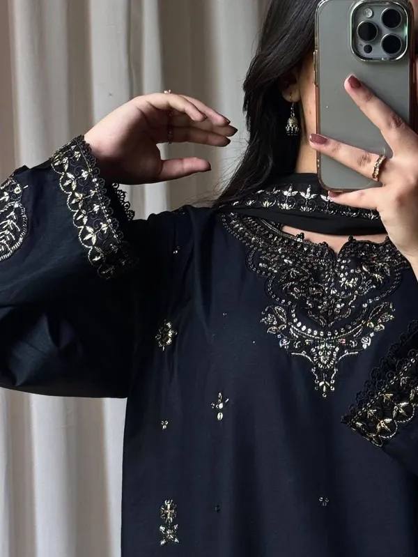 Black_Embroidered_Anarkali_Kurta_With_Heavy_Border