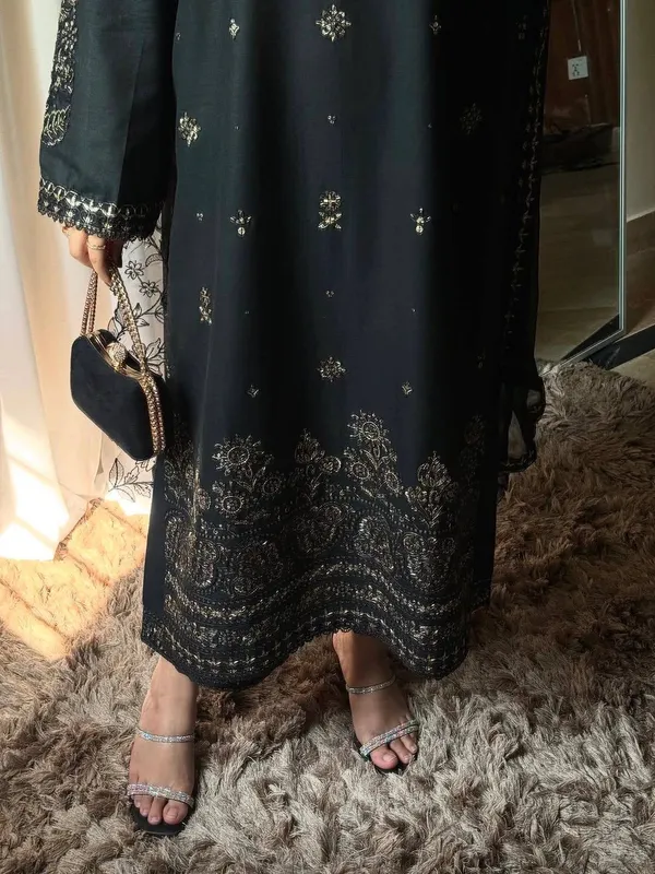 Black_Embroidered_Anarkali_Kurta_With_Heavy_Border