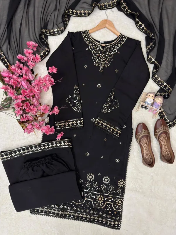 Black_Embroidered_Anarkali_Kurta_With_Heavy_Border