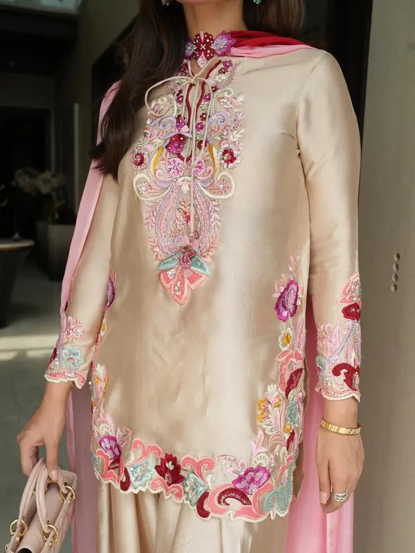 Elegant_Beige_Embroidered_Kurta_Set_for_Women