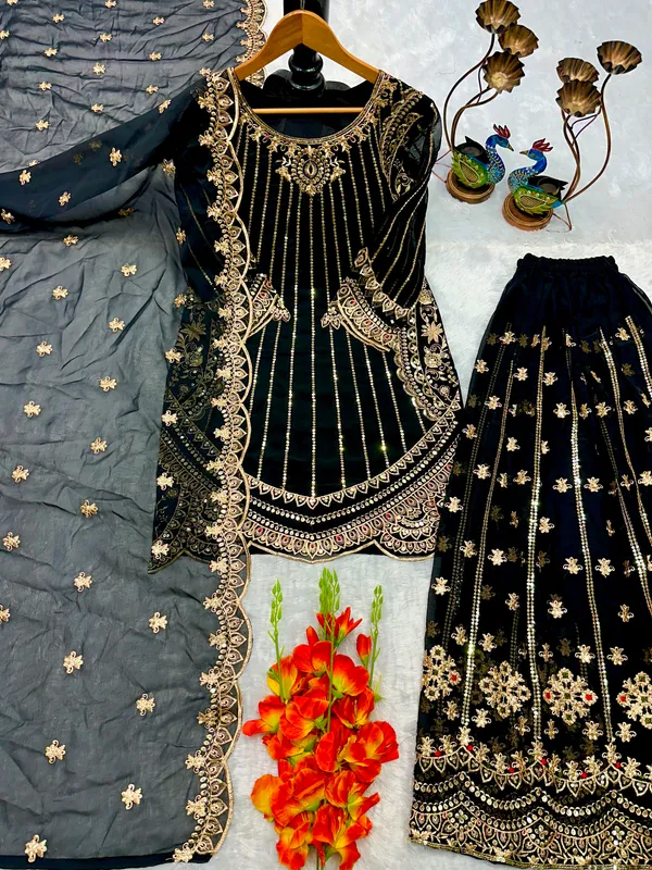 Elegant_Black_Pakistani_Salwar_Suit_with_Heavy_Embroidery