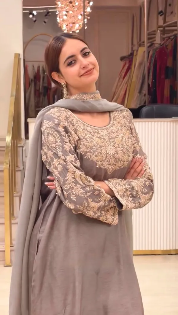 Elegant_Grey_Embroidered_Salwar_Suit_Set_with_Dupatta