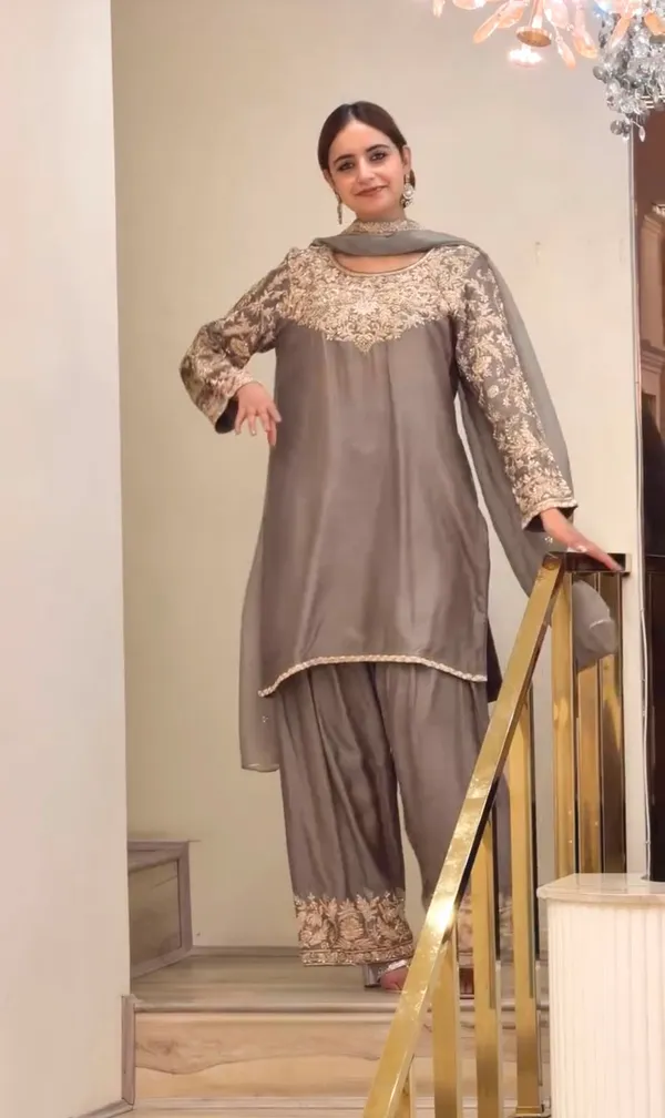 Elegant_Grey_Embroidered_Salwar_Suit_Set_with_Dupatta