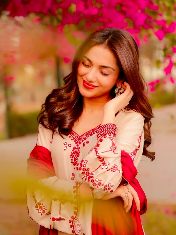 Elegant_White_&_Red_Embroidered_Pakistani_Salwar_Suit_with_Dupatta