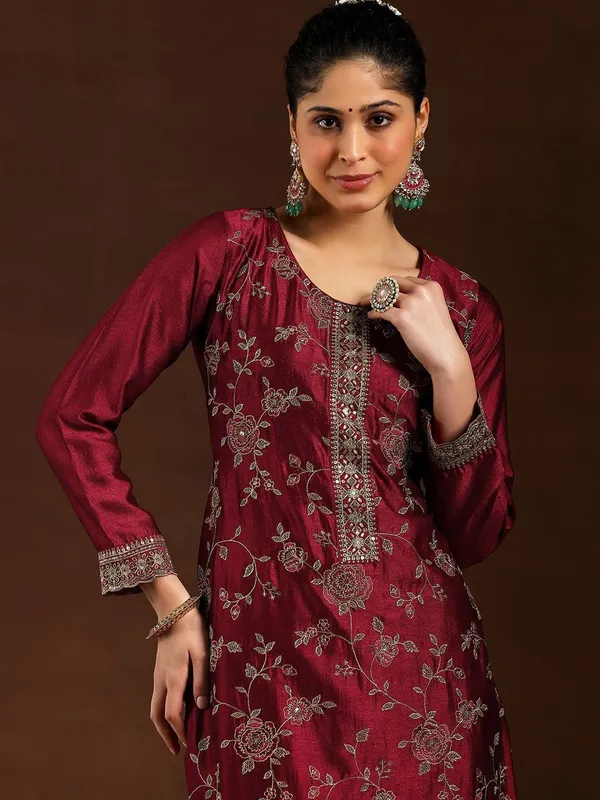 Maroon_Cotton_Embroidered_Kurta_Set_For_Women