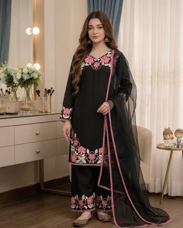 Luxury_Black_Floral_Embroidered_Pakistani_Salwar_Kameez_Set
