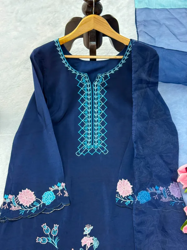 Midnight_Bloom_Embroidered_Abaya_Set