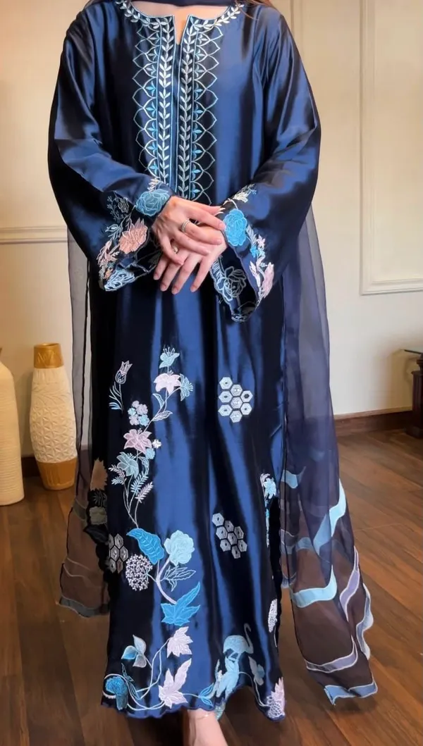 Midnight_Bloom_Embroidered_Abaya_Set