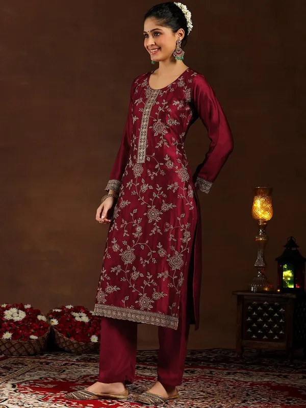 Maroon_Cotton_Embroidered_Kurta_Set_For_Women