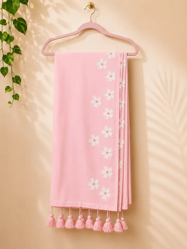 Light_Pink_Mulcotton_Daisy_Print_Tassel_Saree_For_Women