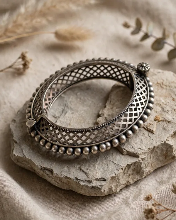 Adjustable_Brass_Jaali_Silverlook_Bangle_(2.4_-2.6)