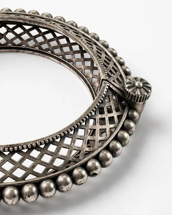 Adjustable_Brass_Jaali_Silverlook_Bangle_(2.4_-2.6)