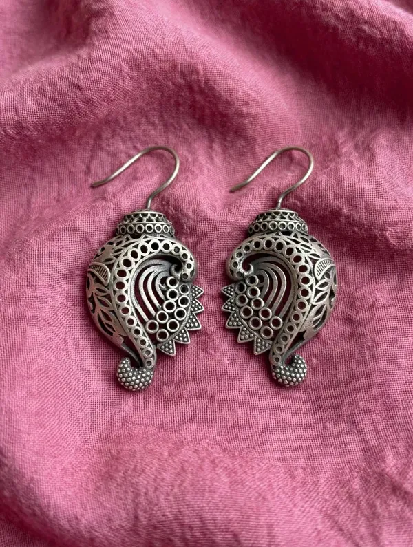 Brass_Paisley_Filigree_Earrings
