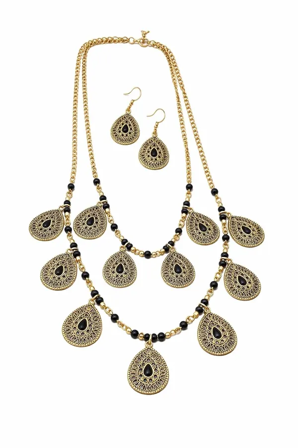 Layered_Necklace_Set_With_Earrings