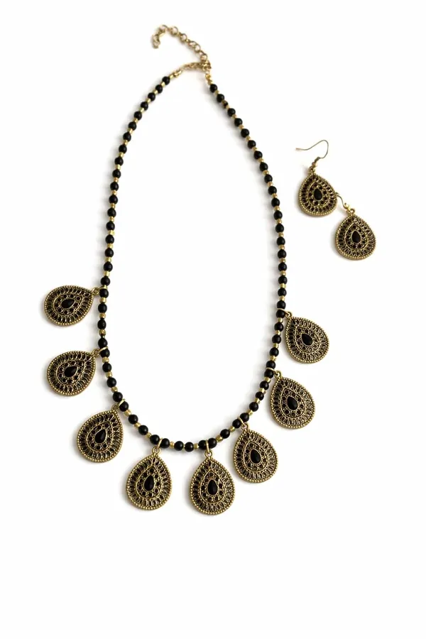 Teardrop_Pendant_Necklace_Set_With_Earrings
