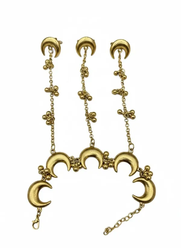 Crescent_Moon_Hath_Phool_Hand_Harness_With_Finger_Rings
