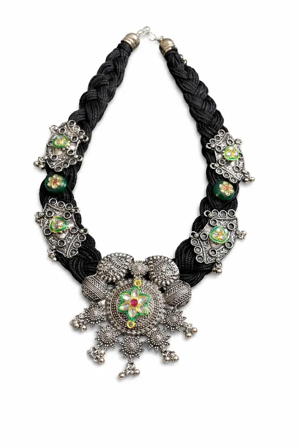 Jute_Necklace_With_Metal_Motifs