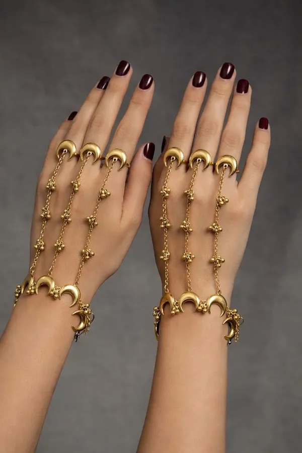 Crescent_Moon_Hathphool_Hand_Jewellery