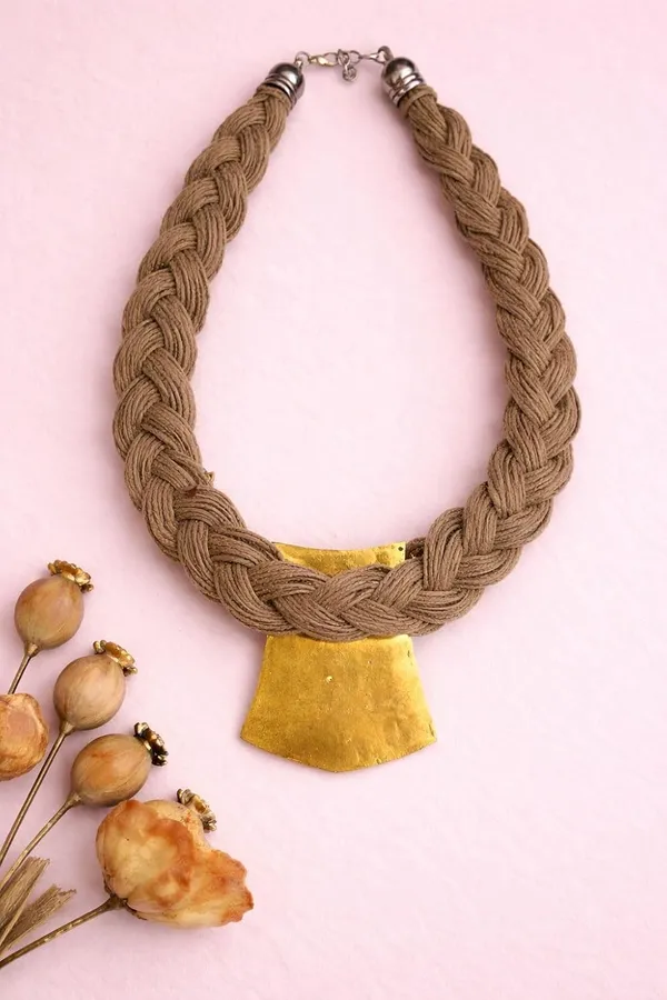 Jute_Necklace_With_Metal_Motifs