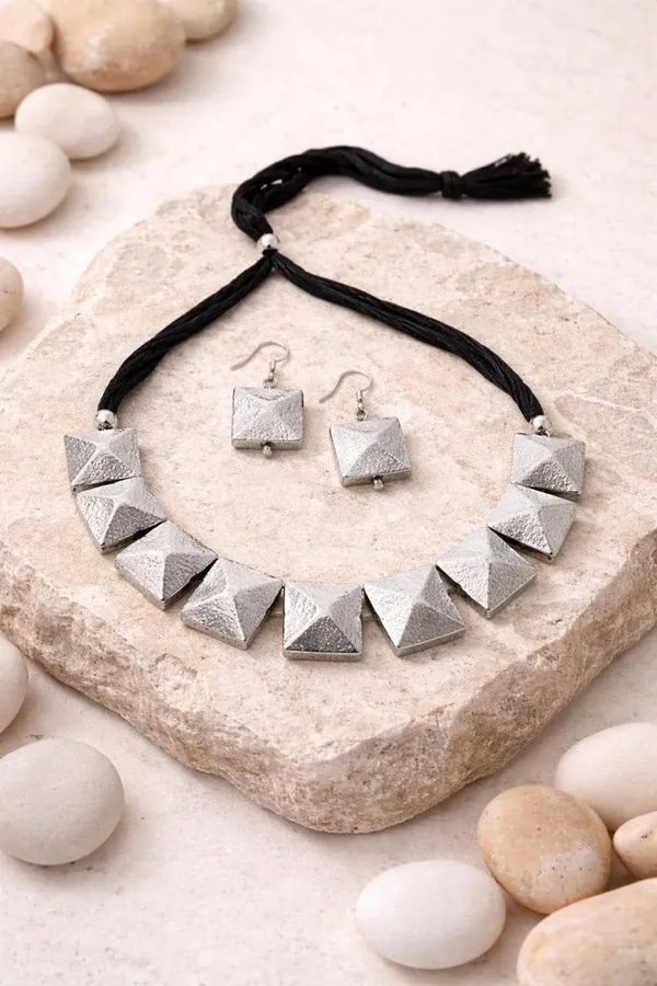 Oxidised_Pyramid_Choker_Necklace_Set_With_Earrings