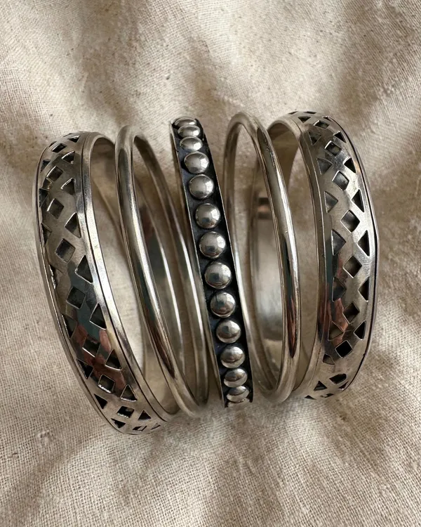 Oxidised_Bangle_Stack_(Set_of_5)_-_Silver_look