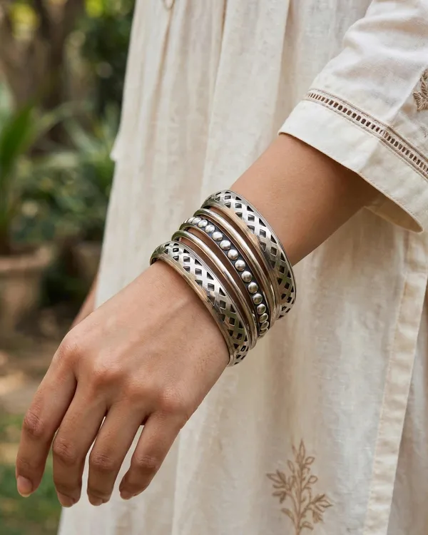 Oxidised_Bangle_Stack_(Set_of_5)_-_Silver_look