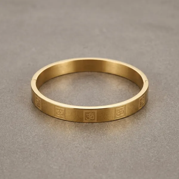 Gold_Stainless_Steel_Engraved_Pattern_Bangle_Bracelet_For_Men