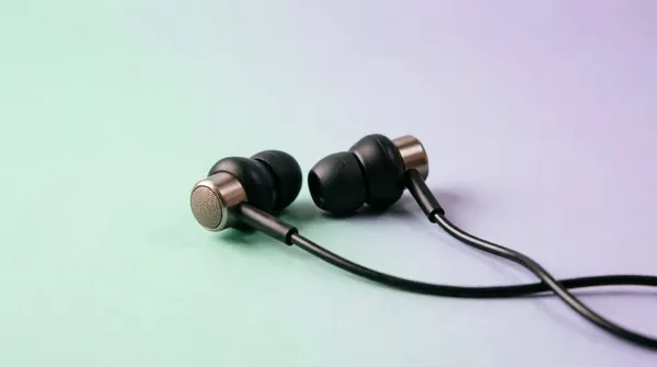 ARISHA_CREATIVE_UBON_B4_Wired_Earphone_with_Mic_-_Black