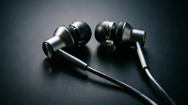 ARISHA_CREATIVE_UBON_B4_Wired_Earphone_with_Mic_-_Black
