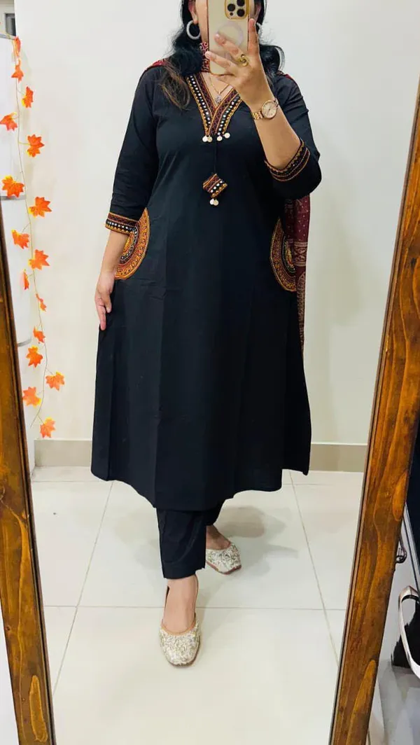 Elegant_Black_Embroidered_Kurta_with_Maroon_Printed_Dupatta