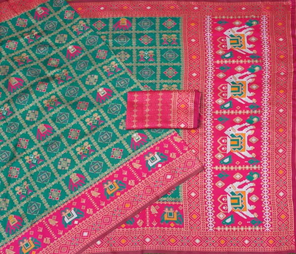 Green_Jacquard_Silk_And_Kanjivaram_Silk_Premium_Saree_For_Women