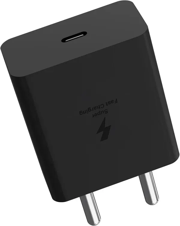 Black_Single_Port_Fast_Charger_With_Detachable_Cable