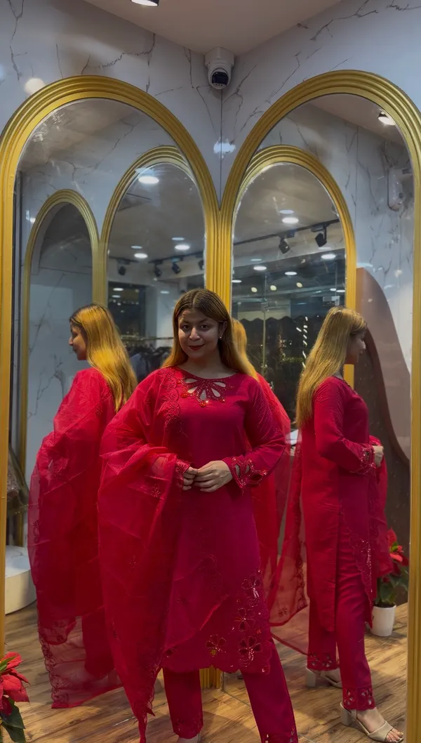 ISHARA_-_Magenta_Mul_Cotton_Cutwork_Suit_With_Handwork
