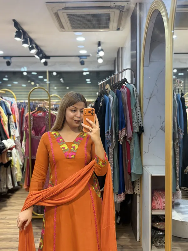 AARNA_-_Mul_Chanderi_Aariwork_Suit