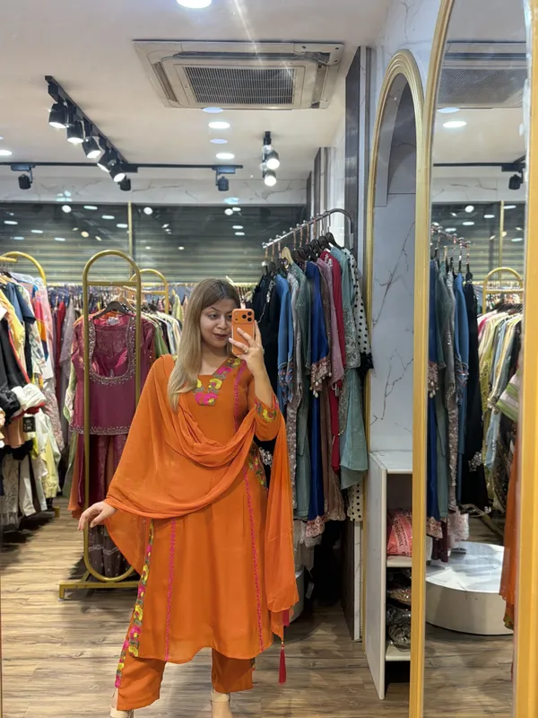 AARNA_-_Mul_Chanderi_Aariwork_Suit